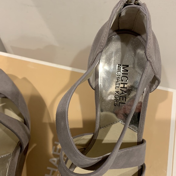 Michael Kors Soft Gray Suede Harley Platform Wedge Heel Strappy Sandal Zipper - Picture 7 of 16